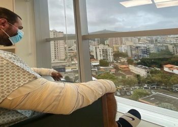 LEO STRONDA TEM CORPO QUEIMADO APÓS ACIDENTE COM BOTIJÃO DE GÁS