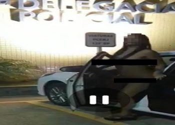Mulher pelada em delegacia de Iguaba