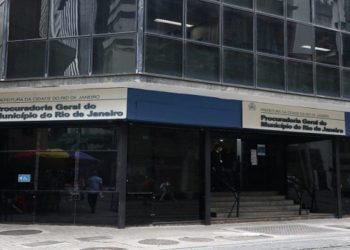 Com a decisão de Fux, volta a ser necessário apresentar comprovante de vacinação para entrar em estabelecimentos de uso coletivo.