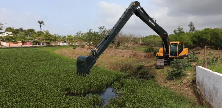 Prefeitura inicia limpeza no Canal Campos-Macaé em Quissamã