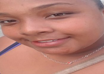 Cozinheira foi chamada de "macaca, preta e pobre" por cliente em praia no Guarujá Episódio aconteceu após a mulher, branca, revoltar-se com o valor da conta em uma barraquinha