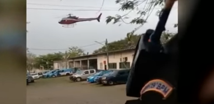 Dois criminosos fingiram ser passageiros e tentaram obrigar o policial a voar até o complexo de presídios no Rio