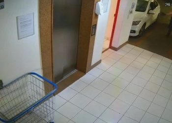 Um servidor da Polícia Federal foi flagrado pelas câmeras do condomínio onde vive, em Brasília, agredindo um garoto de apenas 13 anos.