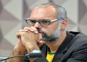 A ordem de prisão foi dada por Moraes no dia 5 de outubro, e a ordem de extradição já chegou ao Ministério da Justiça. Allan dos Santos encontra-se atualmente nos Estados Unidos.