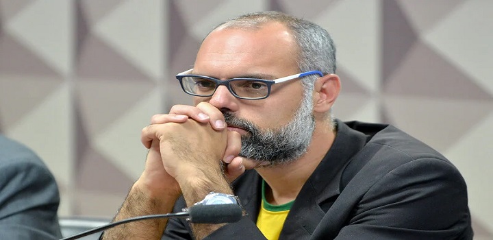 A ordem de prisão foi dada por Moraes no dia 5 de outubro, e a ordem de extradição já chegou ao Ministério da Justiça. Allan dos Santos encontra-se atualmente nos Estados Unidos.