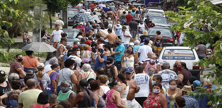 Prefeitura de Duque de Caxias, no Rio de Janeiro, publicou um decreto nesta terça-feira (5) desobrigando o uso de máscaras faciais no município