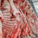 O veto da China à carne brasileira, que dura seis semanas, repercute no exterior.