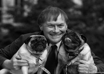 Polícia Metropolitana do Reino Unido disse que o assassinato do parlamentar britânico David Amess nesta sexta-feira (15) foi declarado oficialmente como um incidente terrorista,