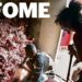 Fome no Brasil: Pessoas catando restos de animais no Rio de Janeiro