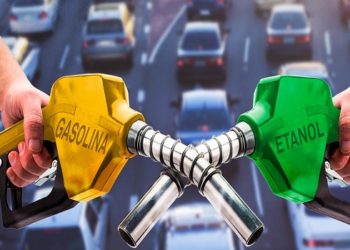 Gasolina E30, com 30% de etanol, entra em produção no Brasil. Mudança pode baratear o preço do litro, aumentar a eficiência dos motores e reduzir a dependência de importações de petróleo.