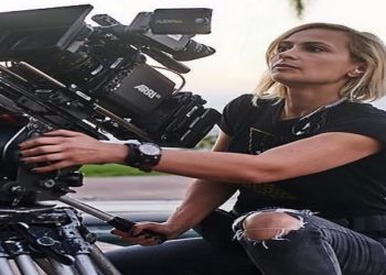 Halyna Hutchins tinha 42 anos e chegou a ser levada de helicóptero a um hospital, mas não resistiu. Diretor Joel Souza também foi ferido, mas já recebeu alta segundo a atriz Frances Fischer.