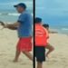 Animal foi usado de arma após dois homens brigarem na praia carioca. (Imagem: Reprodução)