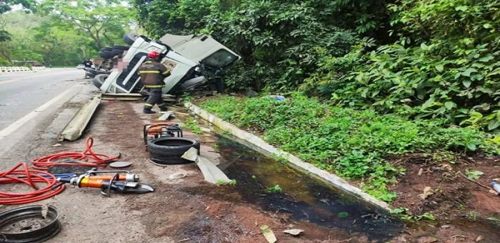 Cidades do Norte e Noroeste Fluminense estão monitorando a água do Rio Muriaé após um acidente com um caminhão que carregava produtos químicos próximo a um dos afluentes do rio em Muriaé, Minas Gerais.