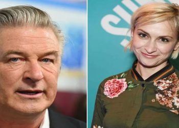 ator baleou por acidente a diretora de fotografia do filme durante um ensaio Alec Baldwin não sabia que havia uma única bala no cano da arma que foi entregue por um assistente