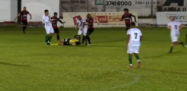 Rodrigo Crivellaro foi agredido com chutes por William Ribeiro, jogador do São Paulo de Rio Grande, em partida na noite de segunda-feira (4), pelo Gauchão da Série A2. Ele teve alta do hospital na manhã desta terça-feira.