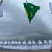 Ato em memória dos quase 600 mil mortos pela Covid no Brasil estende lenços brancos em Copacabana