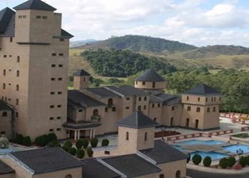 Castelo Monalisa, em São João Nepomuceno (MG), será leiloado. O imóvel foi construído pelo ex-deputado federal Edmar Moreira, investigado em 2009 depois de ser acusado de não declarar o castelo.
