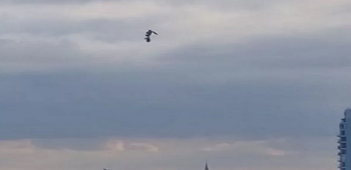 Um objeto não identificado filmado sobrevoando o sul de Londres está sendo comparado nas redes sociais aos dementadores da franquia ‘Harry Potter’.