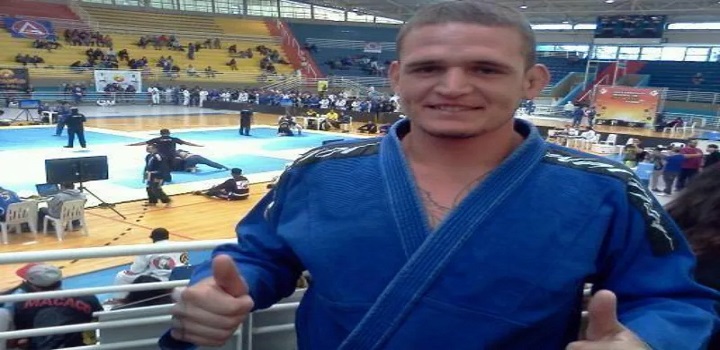 Dener Zulato, de 28 anos, aplicou um mata-leão em Valdecir da Silva, de 43, que não resistiu.