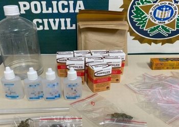 A Polícia Civil prendeu nesta quarta-feira um morador de Copacabana que vendia ecstasy líquido e outros entorpecentes no esquema "disque-droga"