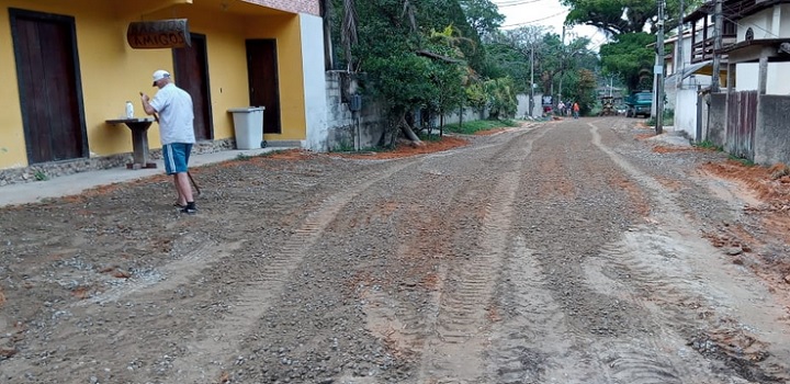 Prefeitura de Macaé, por meio da Secretaria Adjunta de Interior, prossegue com as ações de manutenção e reparo das estradas e vias da região serrana.