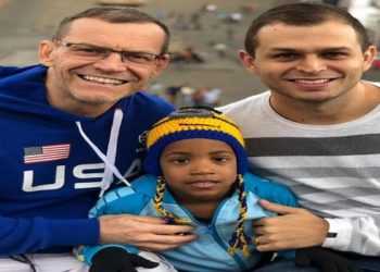 Após rebater ataques homofóbicos durante a CPI da Covid, fotos do senador Fabiano Contarato (Rede-ES) com o marido e os filhos foram compartilhadas nas redes sociais como forma de demonstrar apoio