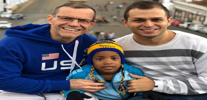 Após rebater ataques homofóbicos durante a CPI da Covid, fotos do senador Fabiano Contarato (Rede-ES) com o marido e os filhos foram compartilhadas nas redes sociais como forma de demonstrar apoio
