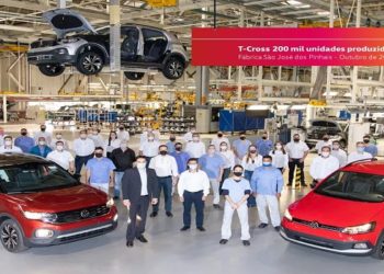 Segundo a Volkswagen, o Fox sai de linha para dar espaço ao T-Cross na linha de montagem de São José dos Pinhais — Foto: Divulgação