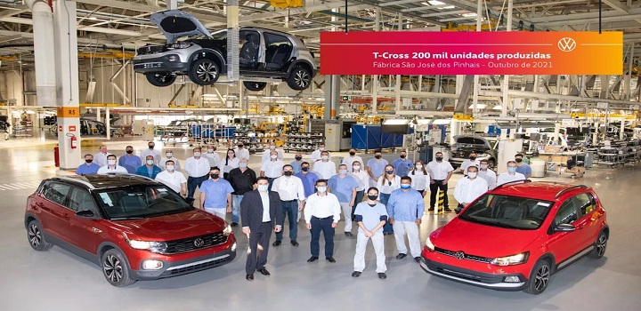 Segundo a Volkswagen, o Fox sai de linha para dar espaço ao T-Cross na linha de montagem de São José dos Pinhais — Foto: Divulgação
