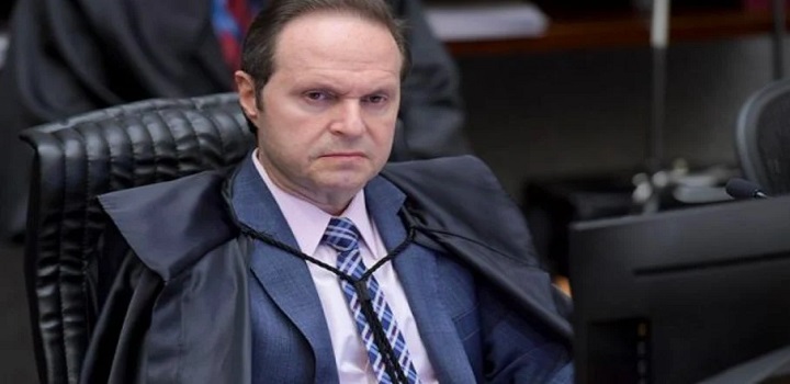 STJ concede liberdade a mulher que furtou miojo