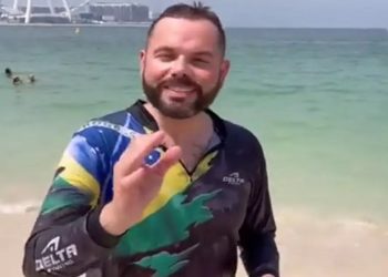 Animado com o país do Golfo, Seif gravou vídeo na praia, fez piada com tubarão — seu “animal predileto”—, e transmitiu momento de confraternização com Renzo Gracie, lutador de MMA.