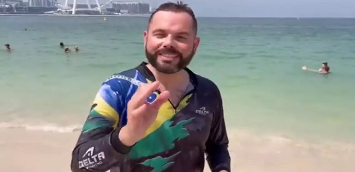 Animado com o país do Golfo, Seif gravou vídeo na praia, fez piada com tubarão — seu “animal predileto”—, e transmitiu momento de confraternização com Renzo Gracie, lutador de MMA.