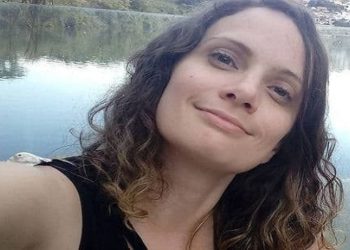 Atriz e humorista Mhel Marrer recebeu muitas críticas nas redes sociais após fazer piadas sobre a cidade do litoral de São Paulo.
