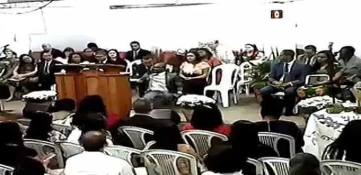 Pastor tem AVC dentro de igreja no ES e morre após cantar 'não deixe um soldado ferido morrer'