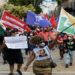 Manifestantes protestaram contra o governo do presidente Jair Bolsonaro (sem partido) neste sábado (2) em Campos dos Goytacazes, no Norte Fluminense.