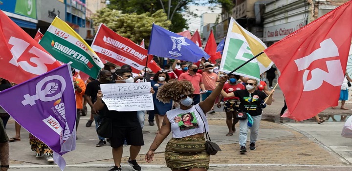 Manifestantes protestaram contra o governo do presidente Jair Bolsonaro (sem partido) neste sábado (2) em Campos dos Goytacazes, no Norte Fluminense.