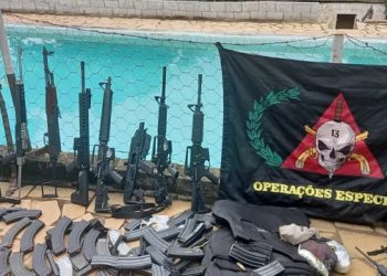 Tiroteio e morte de assaltantes em Varginha: De acordo com a Polícia Militar, Granadas, fuzis e coletes à prova de bala foram apreendidos durante a ação. Polícia Rodoviária Federal diz que confronto