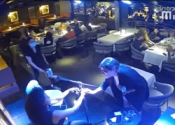 Andresa Sousa, de 34 anos, se apresentava no local quando foi agredida, no dia 19 de outubro. 'Aprende a cantar, sua negra', teria dito mulher
