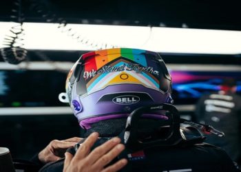 Hamilton usa capacete de arco-íris nos treinos do Catar