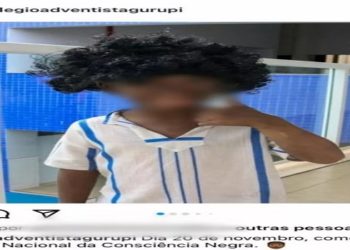 Pintadas de preto, crianças brancas participam de evento em escola no TO