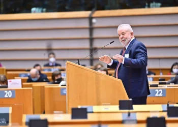 Lula na Europa: Ex-presidente discursa no Parlamento Europeu