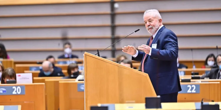 Lula na Europa: Ex-presidente discursa no Parlamento Europeu