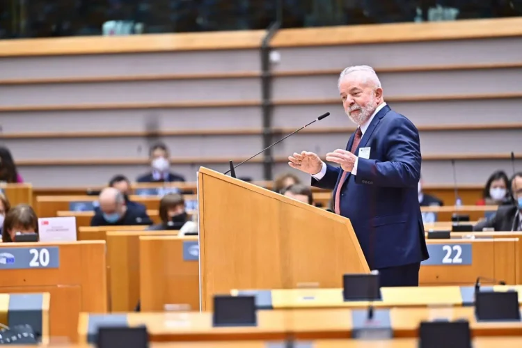 Lula na Europa: Ex-presidente discursa no Parlamento Europeu