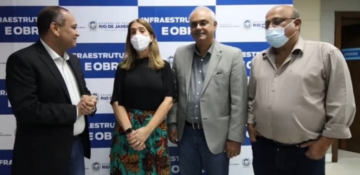 Ao lado da prefeita de Quissamã, Fátima Pacheco, do deputado estadual Jair Bittencourt – vice-presidente da Alerj; e do secretário de Obras e Serviços Públicos de Quissamã, Junio Selem, o Secretário de Estado de Infraestrutura e Obras, Max Lemos, anunciou nesta terça-feira (23), a ampliação do projeto de construção de unidades habitacionais, no Município