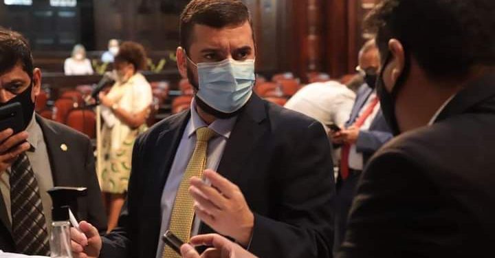 Rodrigo Bacelar, o autor da lei do auxílio saúde e auxílio educação na Uenf | Foto: Reprodução