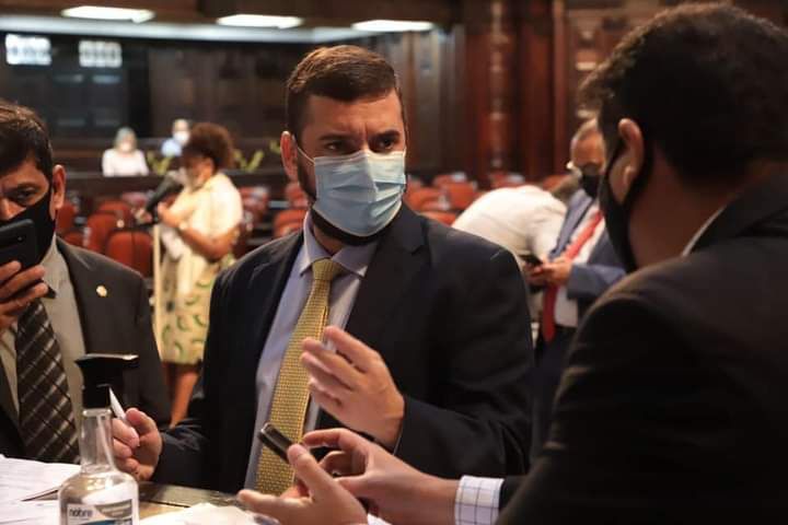 Rodrigo Bacelar, o autor da lei do auxílio saúde e auxílio educação na Uenf | Foto: Reprodução