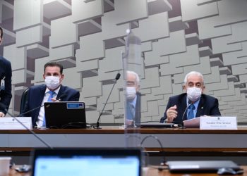 Reajuste dos combustíveis: Senado quer ouvir ministros e presidente da Petrobras