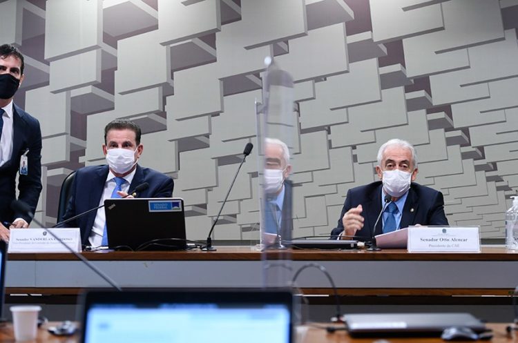 Reajuste dos combustíveis: Senado quer ouvir ministros e presidente da Petrobras