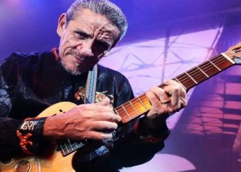 O primeiro dia de provas do Exame Nacional do Ensino Médio (Enem) 2021, realizado neste domingo (21), trouxe trecho da música "Admirável Gado Novo", do cantor Zé Ramalho