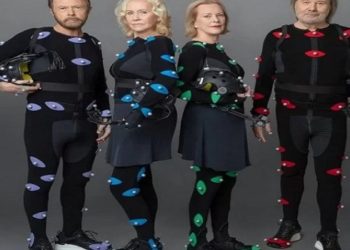 ABBA, um dos grupos de maior sucesso de todos os tempos, lançou, nesta sexta-feira (5/11), Voyage, primeiro disco inédito da banda em 40 anos. Três dias após o anúncio do projeto, o álbum tornou-se a pré-venda mais rápida de todos os tempos no Reino Unido, vendendo mais de 80 mil cópias.